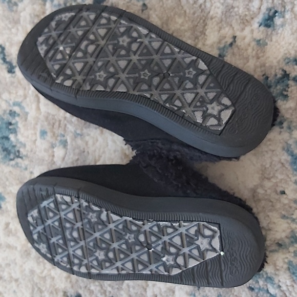 Shose - Picture 2 of 3